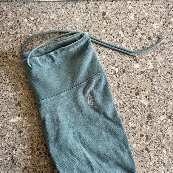 FP Movement l Go To Leggings l Size: Medium/Large - Picture 10 of 16